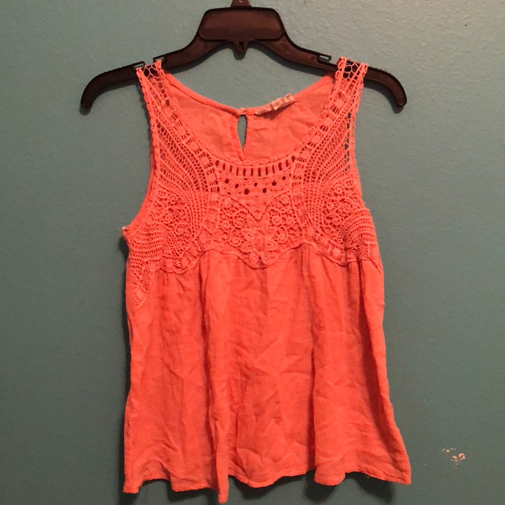 Sleeveless crocheted top